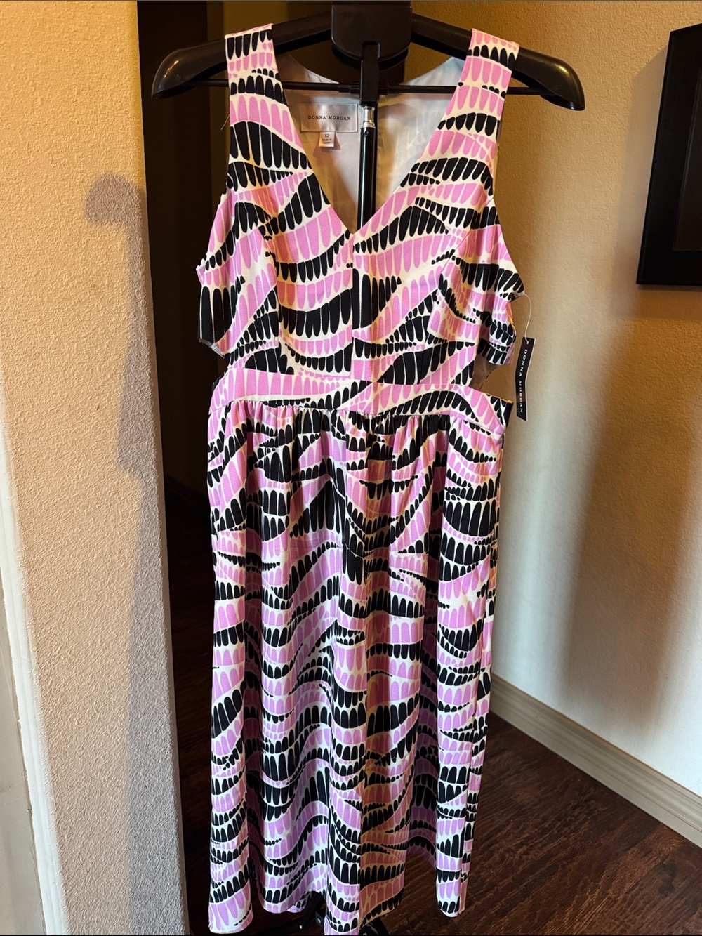 Donna Morgan Woman’s Pink, Black & White Wave-Print Dress